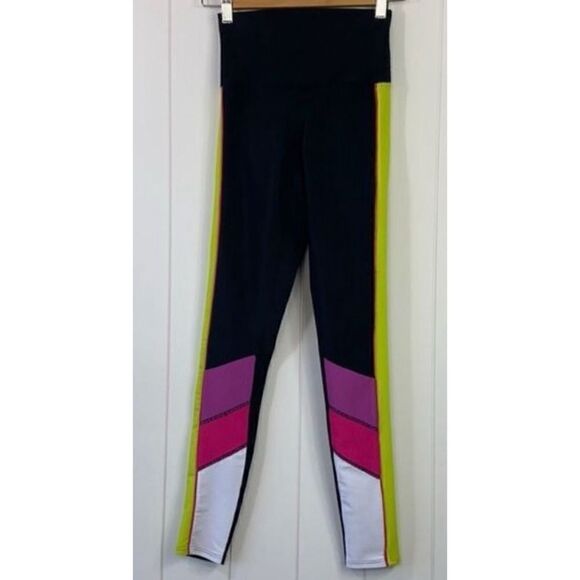 Beach Riot
Bailey Legging - Black Lime Punch Size M  NWOT - Picture 4 of 7